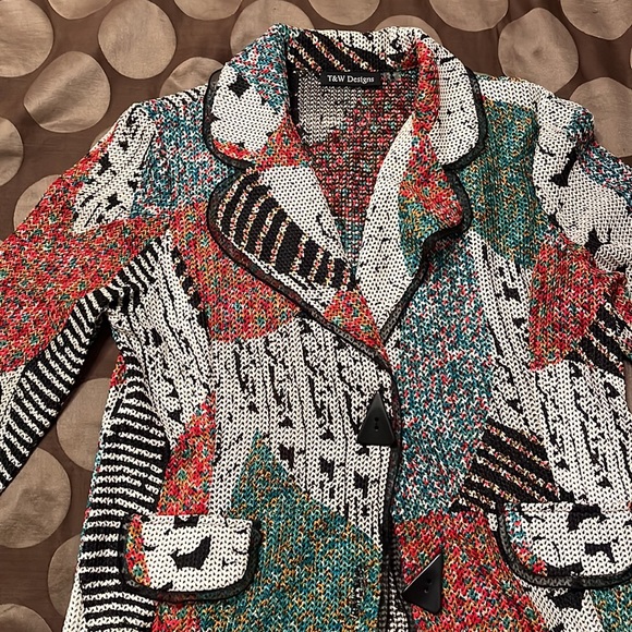 Beautiful unique knit blazer T&W Designs - Picture 3 of 4